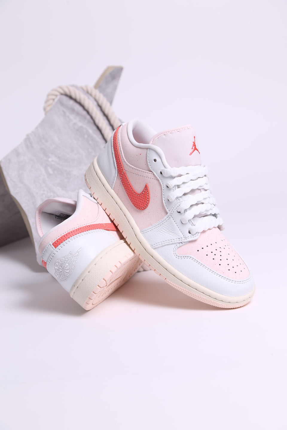 Air Jordan 1 Low F. - Strawberry Milkshake