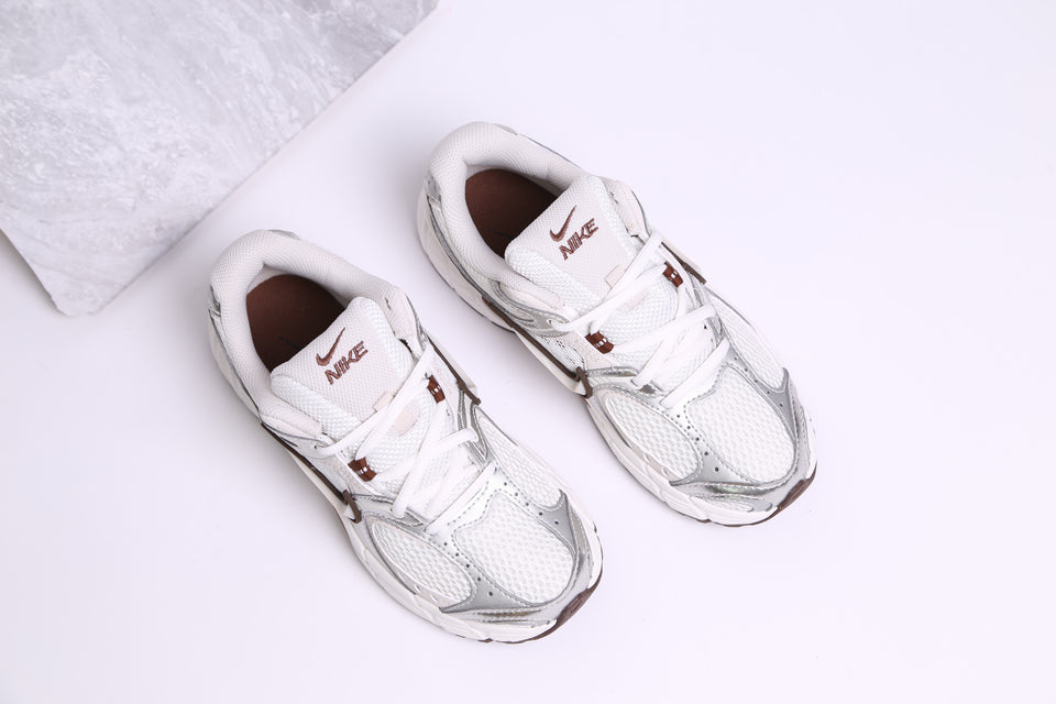 Nike V5 RNR F. - Sail Fauna Brown