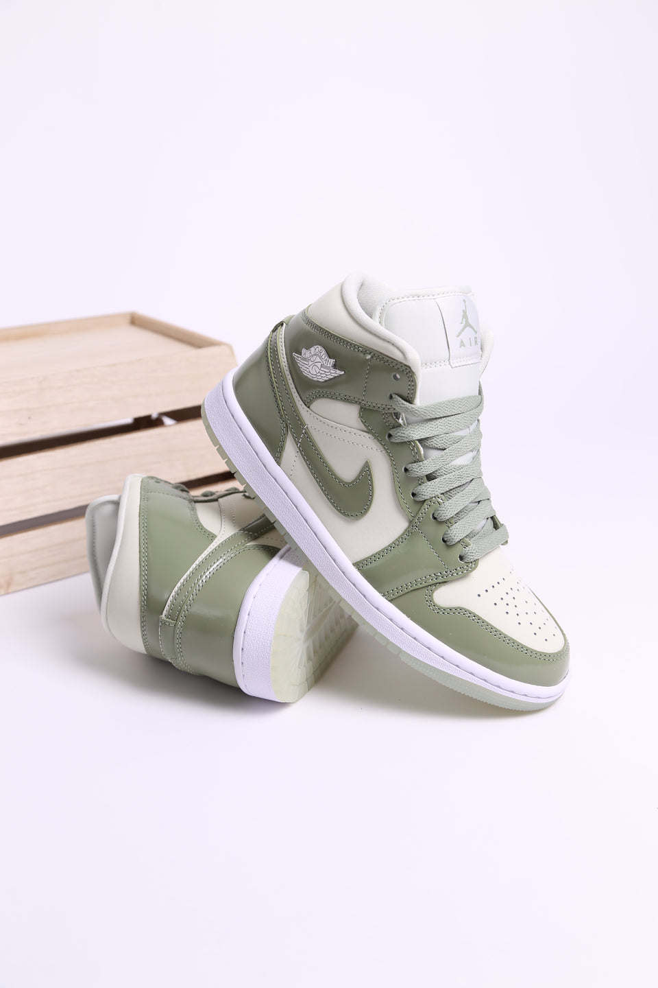 Air Jordan 1 Mid Wmns - Sea Glass Oil Green