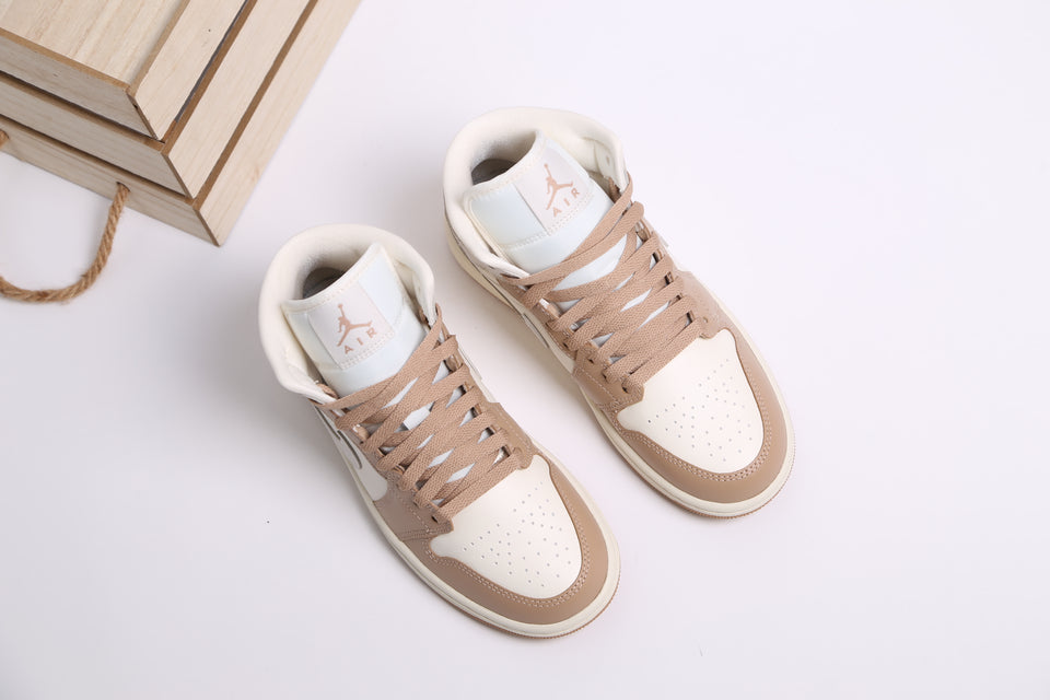 Air Jordan 1 Mid Wmns - Tan Toe