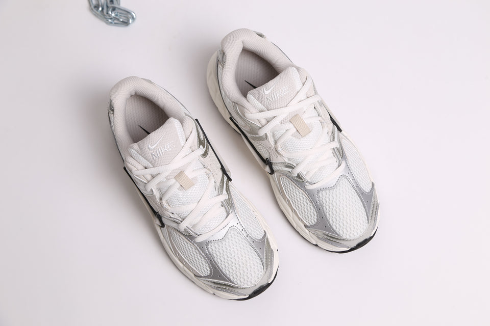 Nike V5 RNR F. - Summit White
