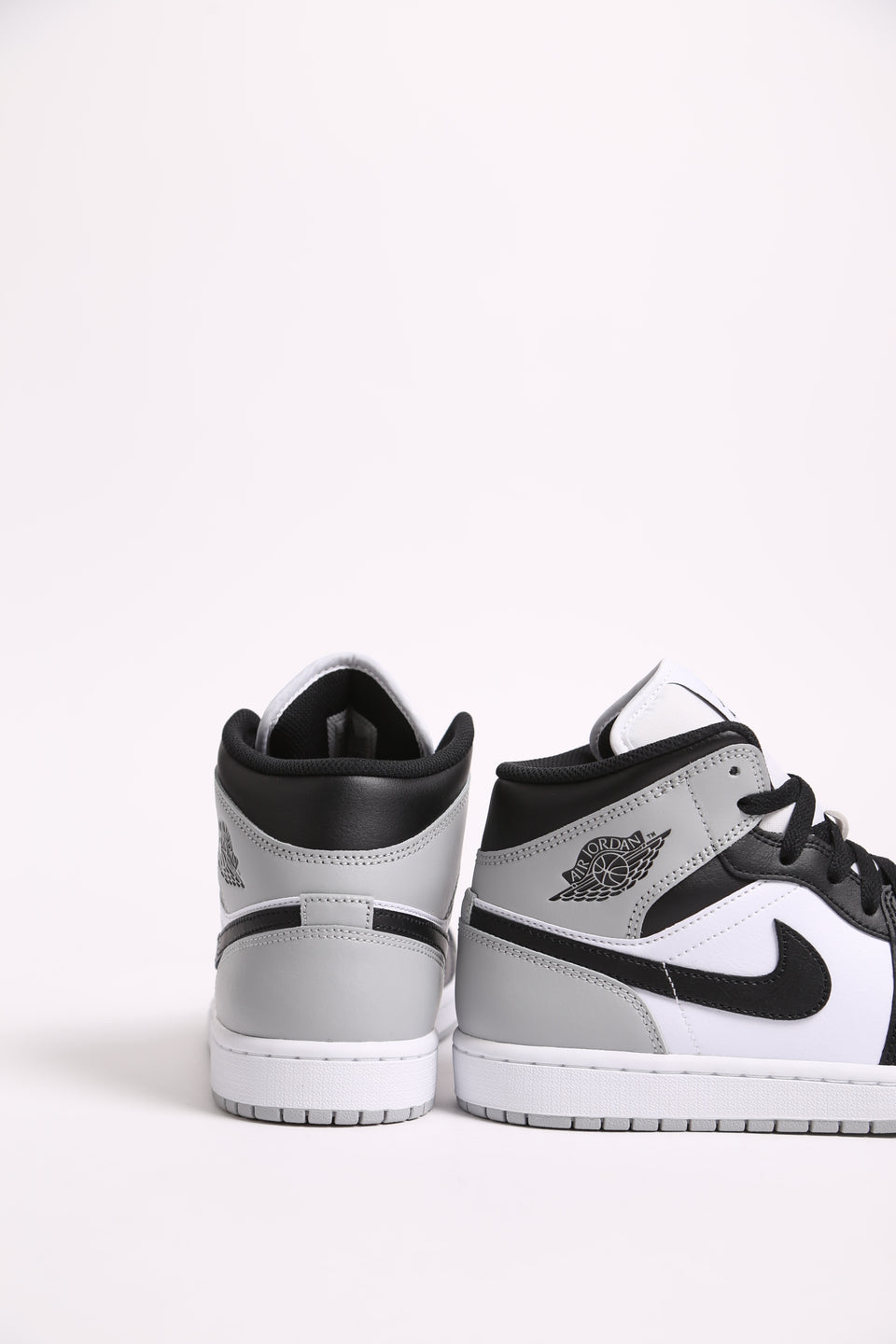 Air Jordan 1 Mid - Smoke Grey