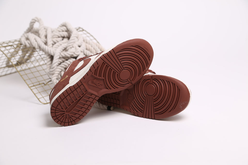 Nike Dunk Low Wmns - Red Sepia Gold Mini Swoosh