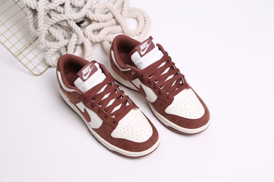 Nike Dunk Low Wmns - Red Sepia Gold Mini Swoosh