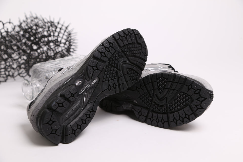 New Balance 2002R RM - Grey Black