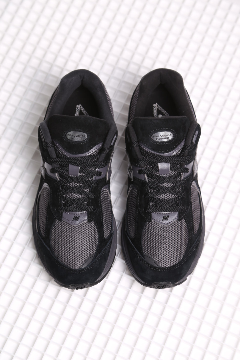 New Balance 2002R - Black Grey