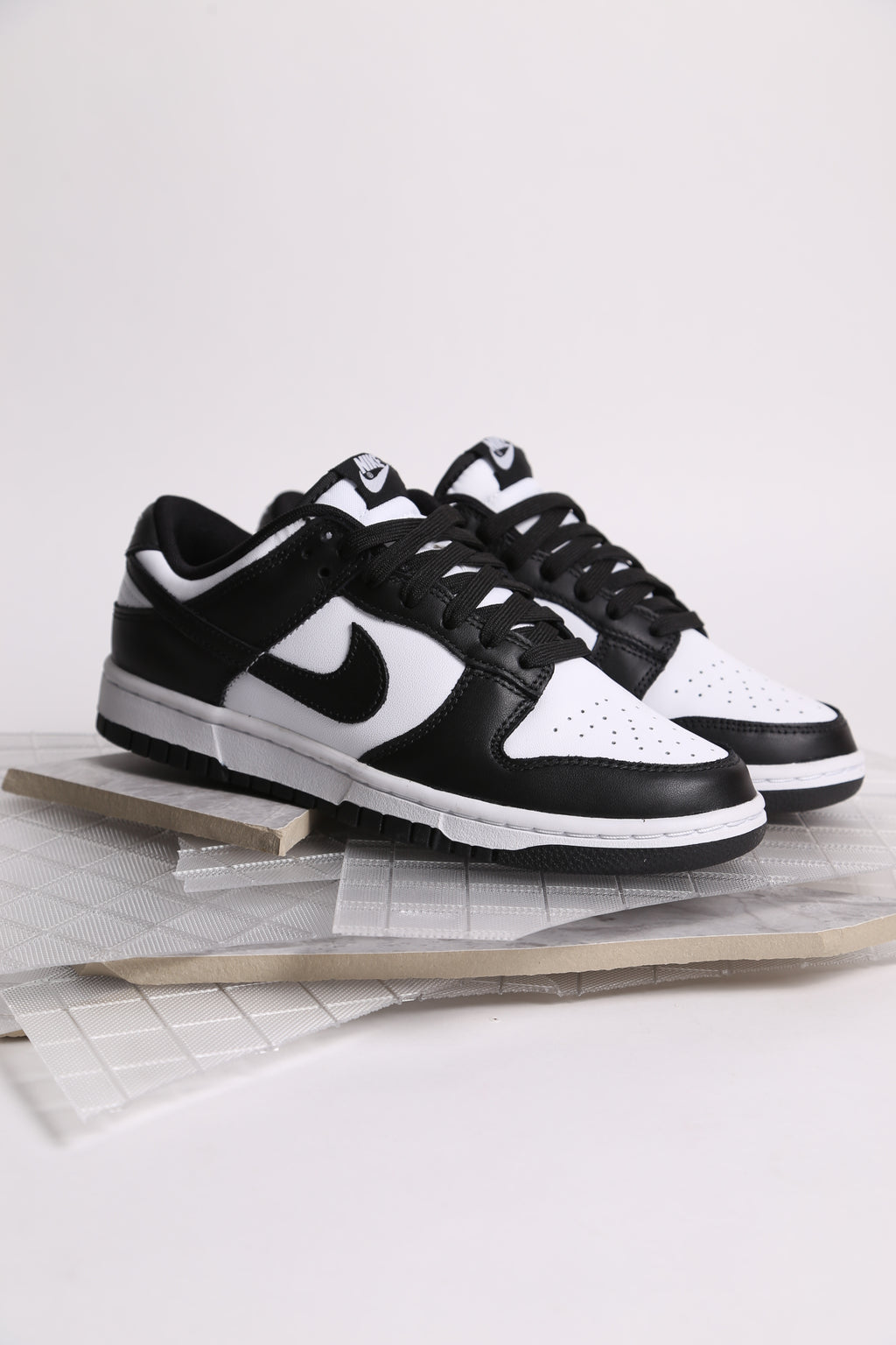 [フィディオ]NIKE DUNK LOW RETRO PANDA Nike Dunk Low Retro Men's Shoe. Nike CA