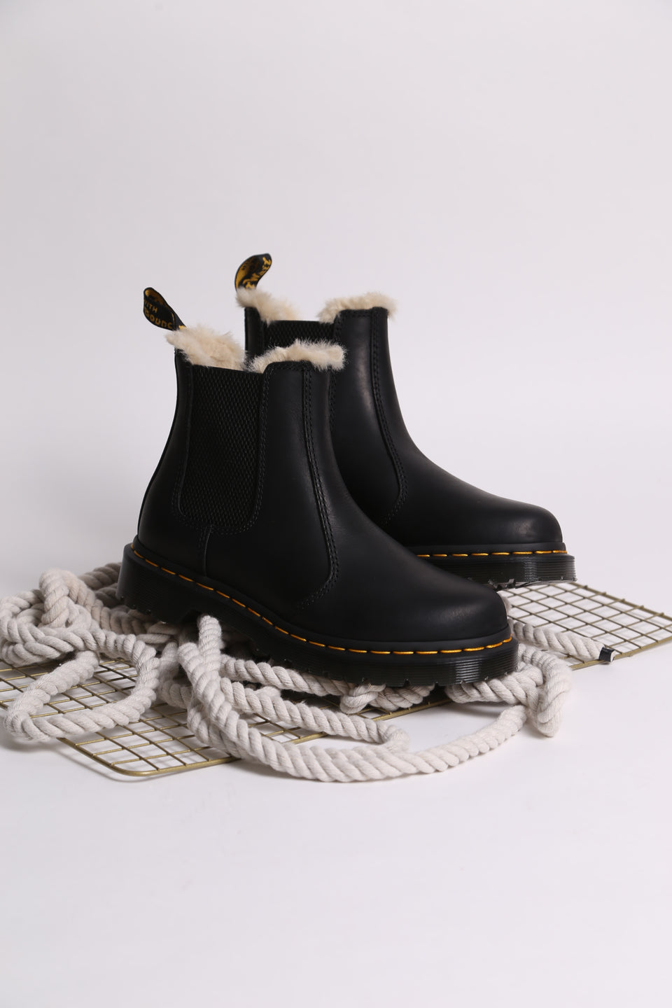 Dr.Martens 2976 Leonore Burnished Wyoming FL - Black