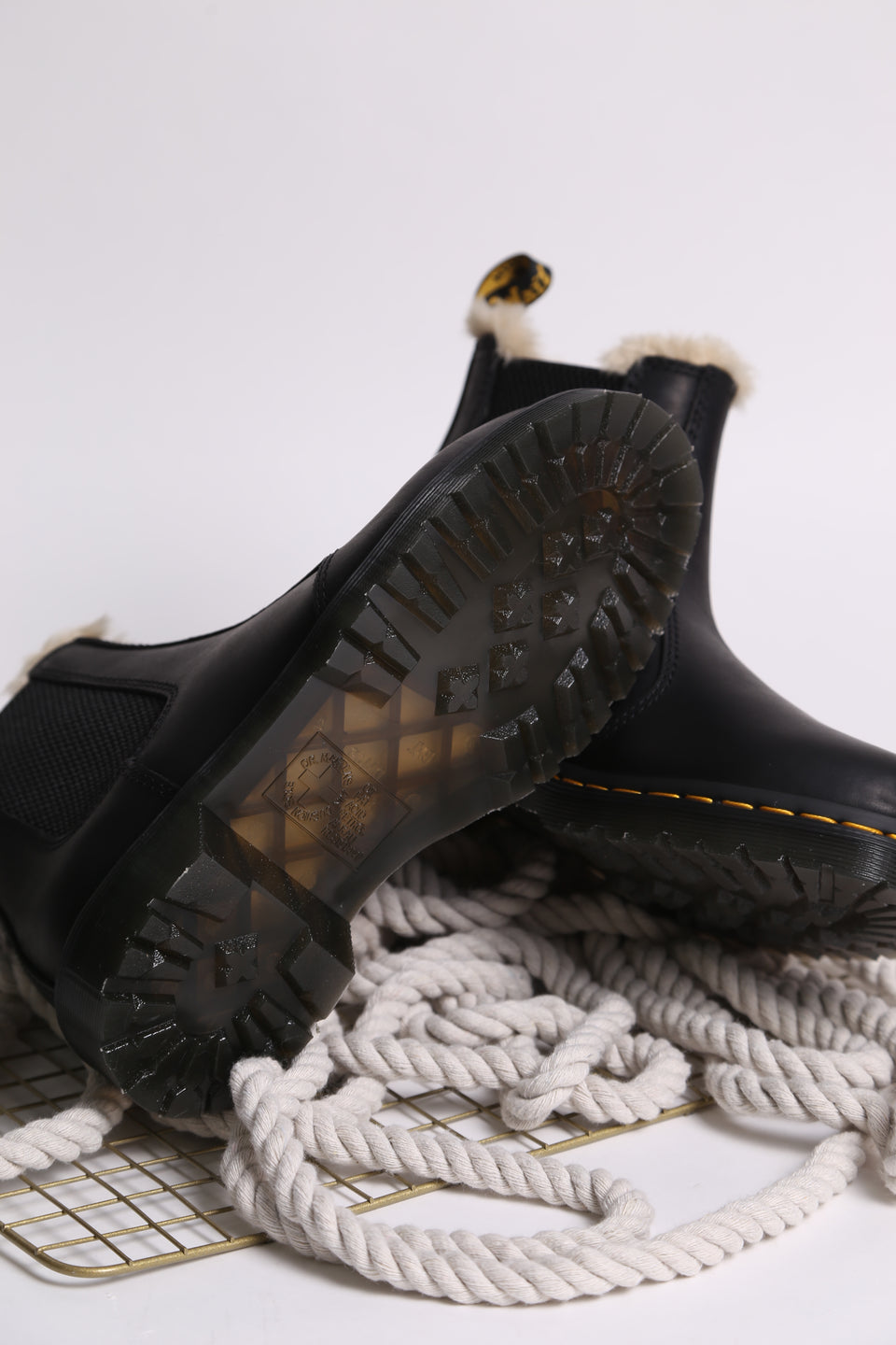 Dr.Martens 2976 Leonore Burnished Wyoming FL - Black