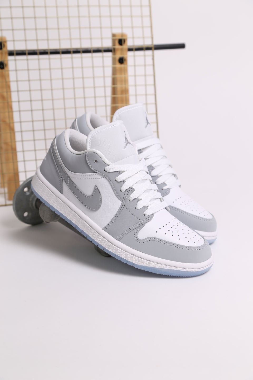 Air Jordan 1 Low Wmns - Wolf Grey