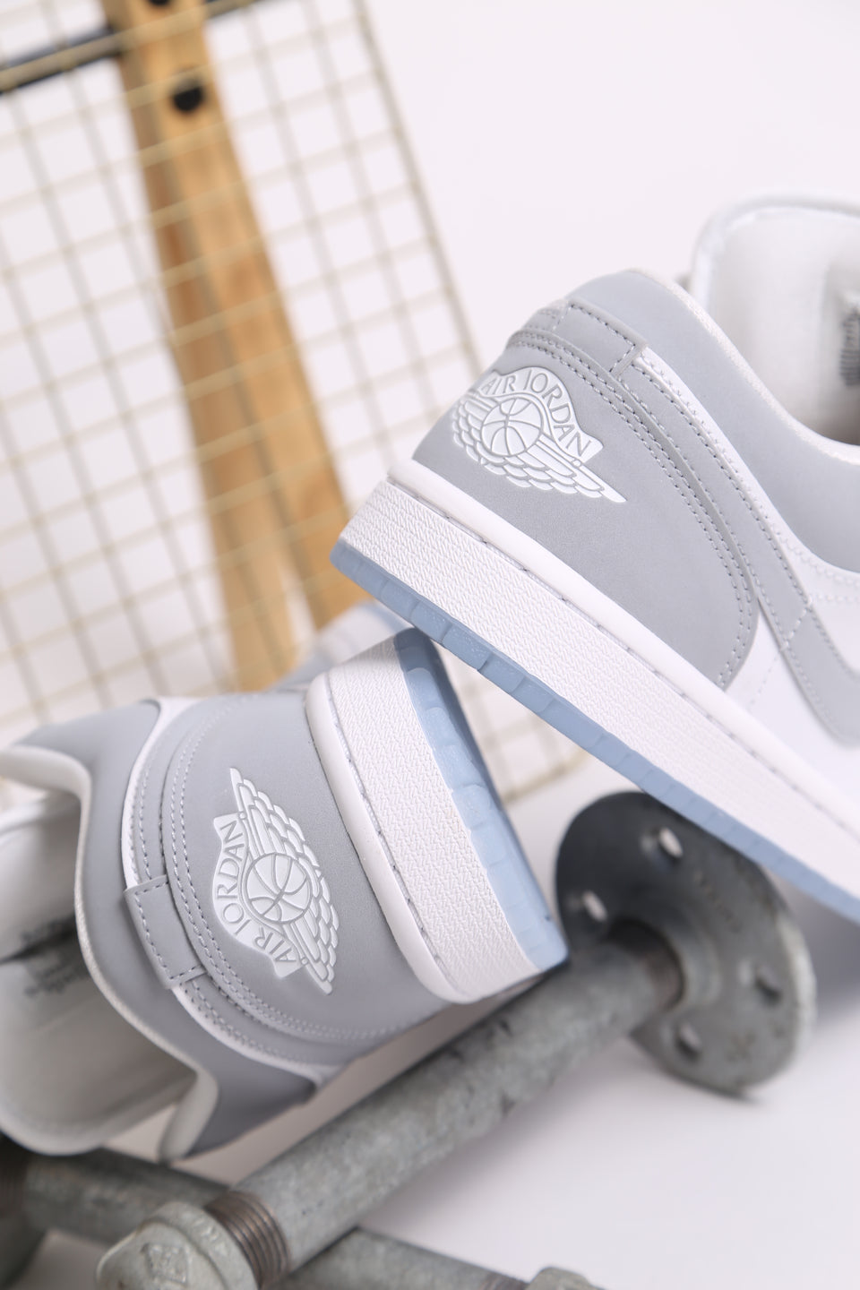 Air Jordan 1 Low Wmns - Wolf Grey
