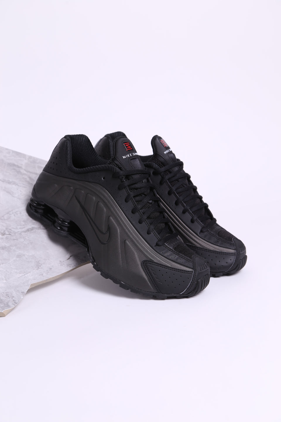 Nike Shox R4 - Black Bright Crimson