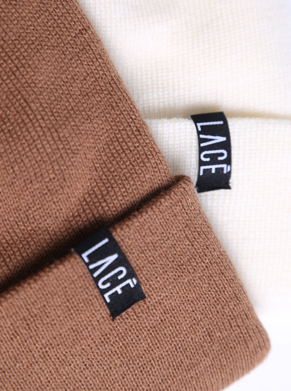 Tuque Lacé Tag OG - Caramel ou Ivoire