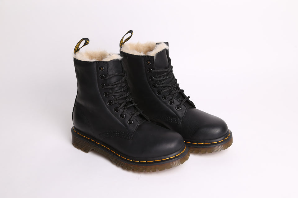 Dr. Martens 1460 Serena Burnished Wyoming FL - Black