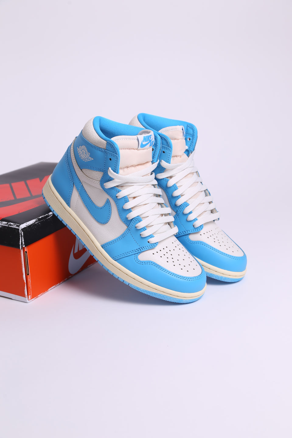 Air Jordan 1 Retro High OG - UNC Reimagined (10 mai)