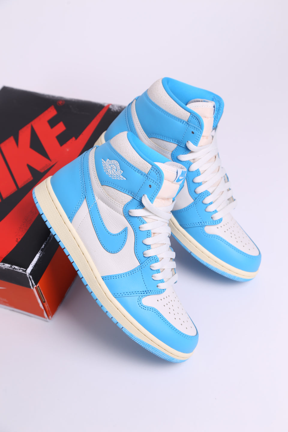 Air Jordan 1 Retro High OG - UNC Reimagined (10 mai)