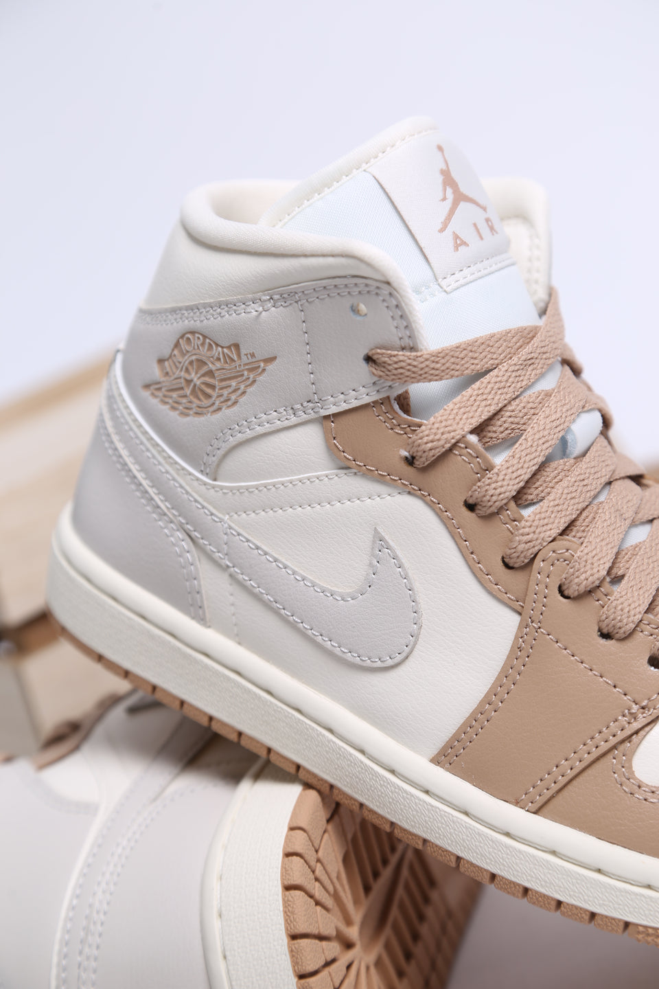 Air Jordan 1 Mid  Wmns - Tan Toe