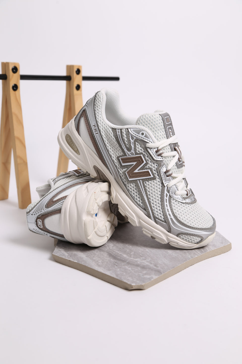 New Balance 740 MU2 - Silver Brun