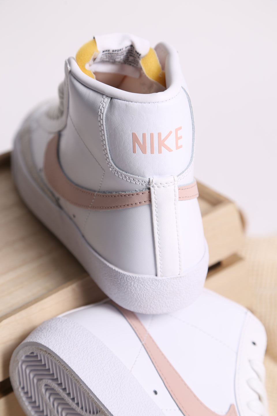 Nike Blazer Mid '77 F. - White Pink Oxford