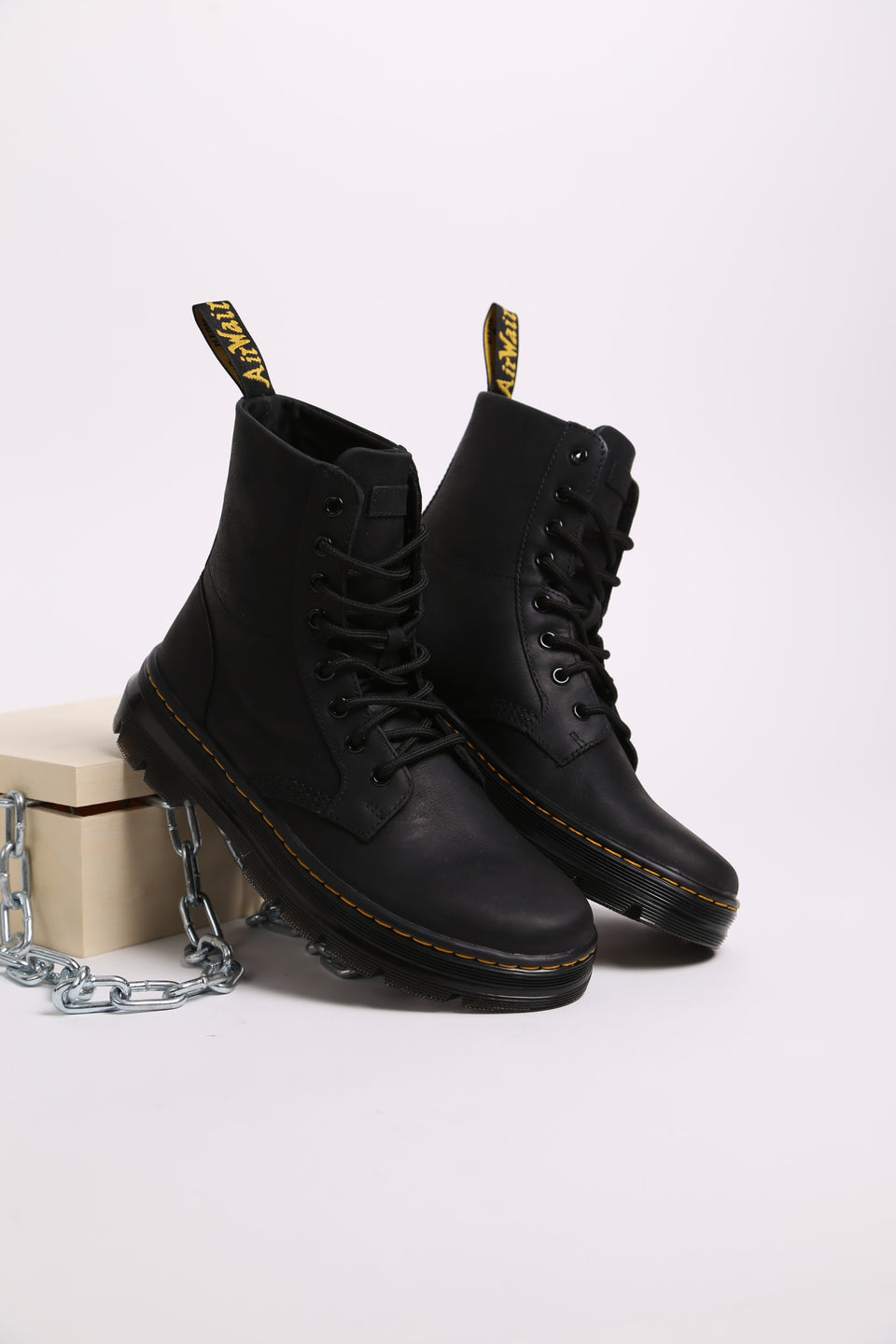 Dr. Martens Combs Leather Wyoming - Black