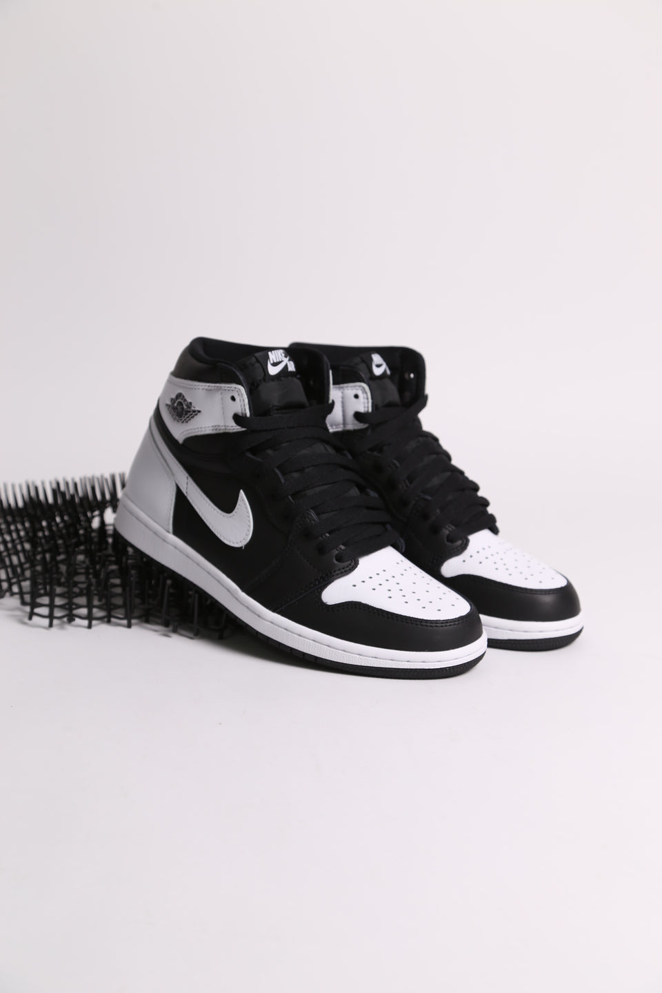 Air Jordan 1 Retro High OG - Black & White