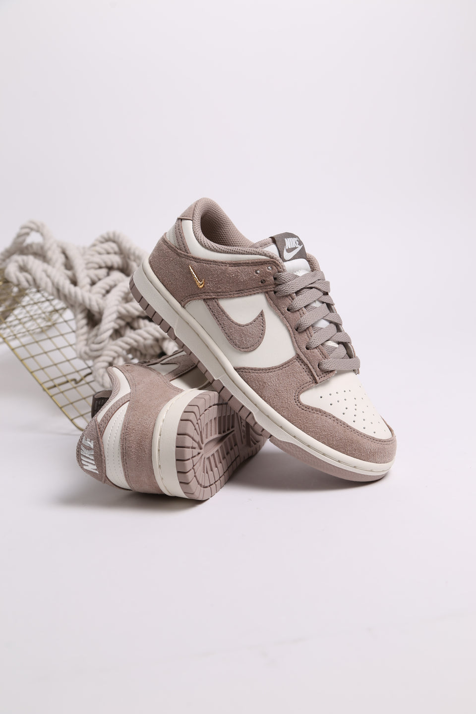 Nike Dunk Low Wmns - Malt Gold Mini Swoosh