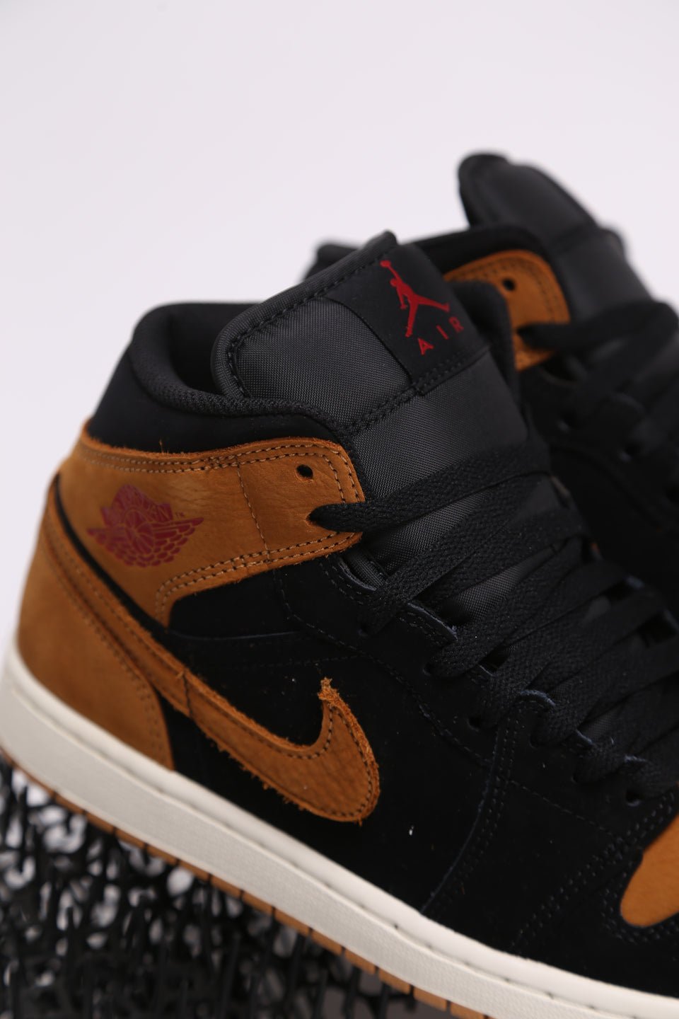 Air Jordan 1 Mid SE - Black Flax