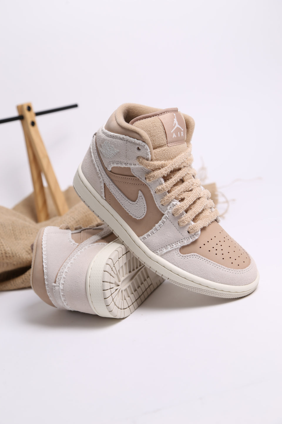 Air Jordan 1 Mid SE Wmns - Hemp