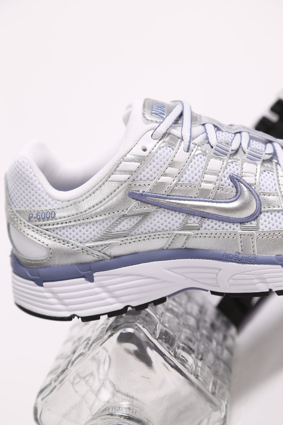 Nike P-6000 Wmns - Metalic Silver World Indigo