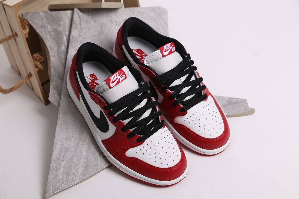 Air Jordan 1 Retro Low OG - Chicago