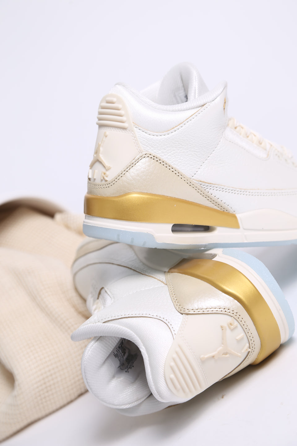Air Jordan 3 Retro Wmns - Champagne and Oysters