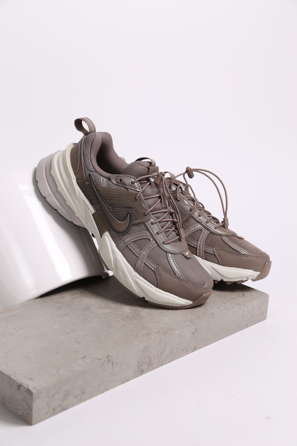 Nike V2K RUN - Mink Brown