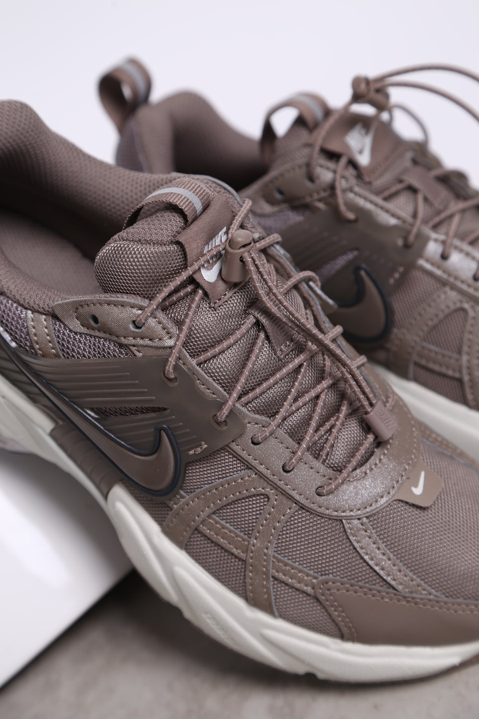 Nike V2K RUN - Mink Brown