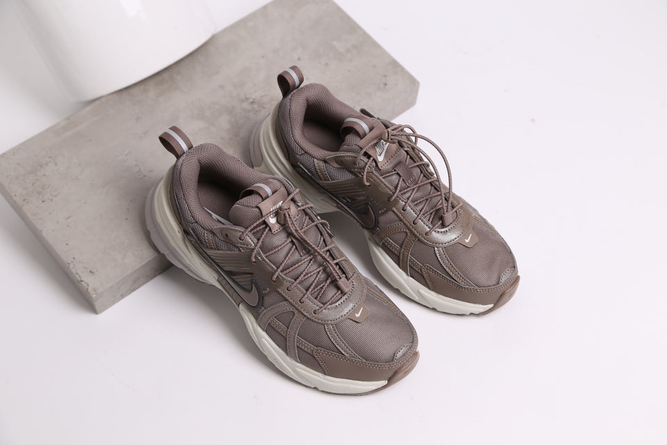 Nike V2K RUN - Mink Brown