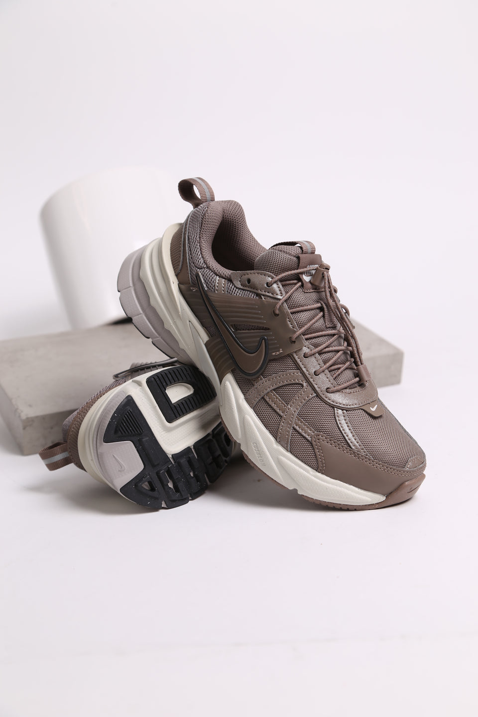 Nike V2K RUN - Mink Brown
