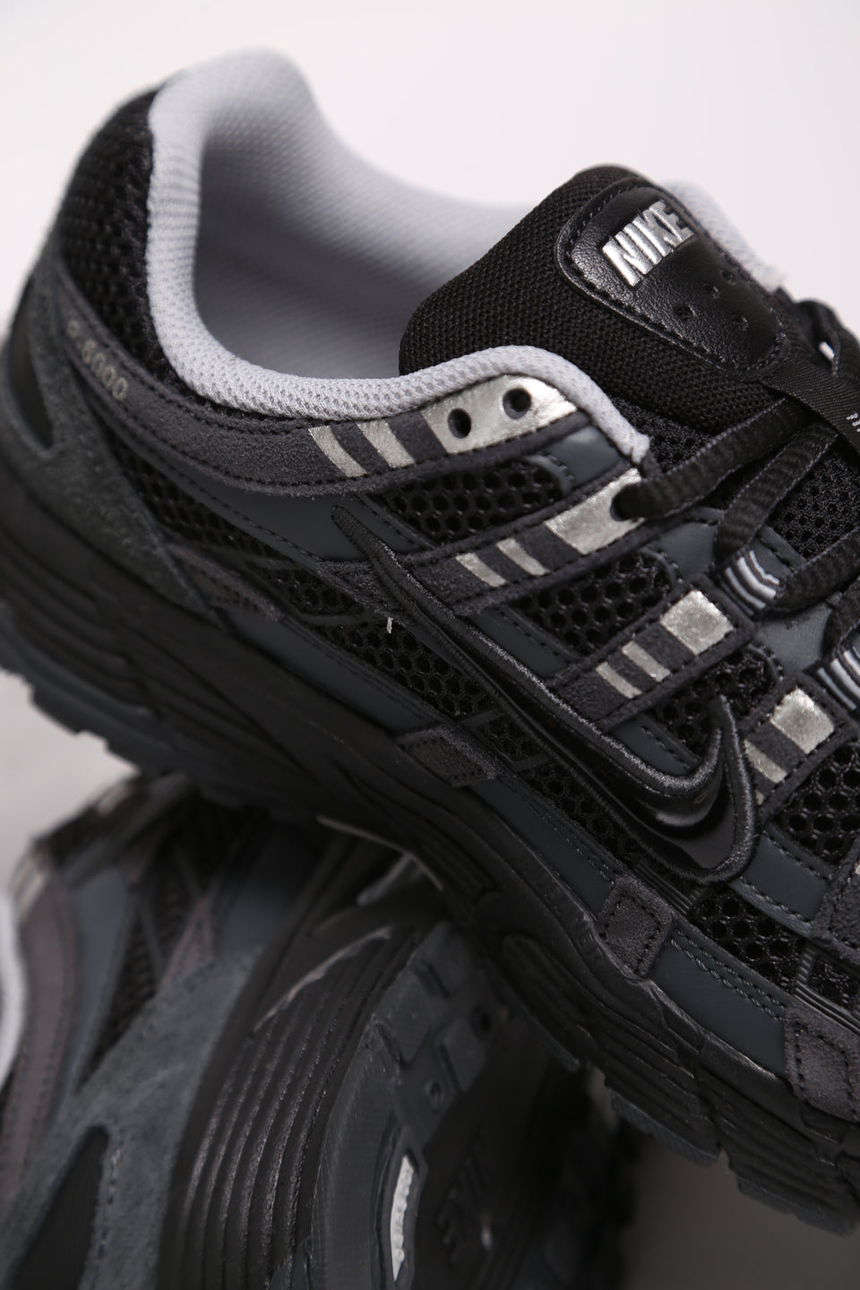 Nike P-6000 Se - Suede Anthracite Metallic Silver