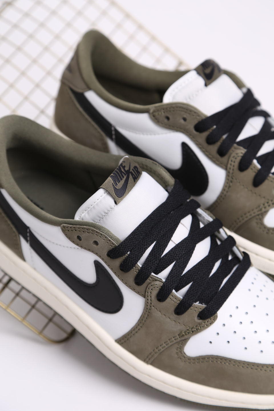 Air Jordan 1 OG Low - Medium Olive