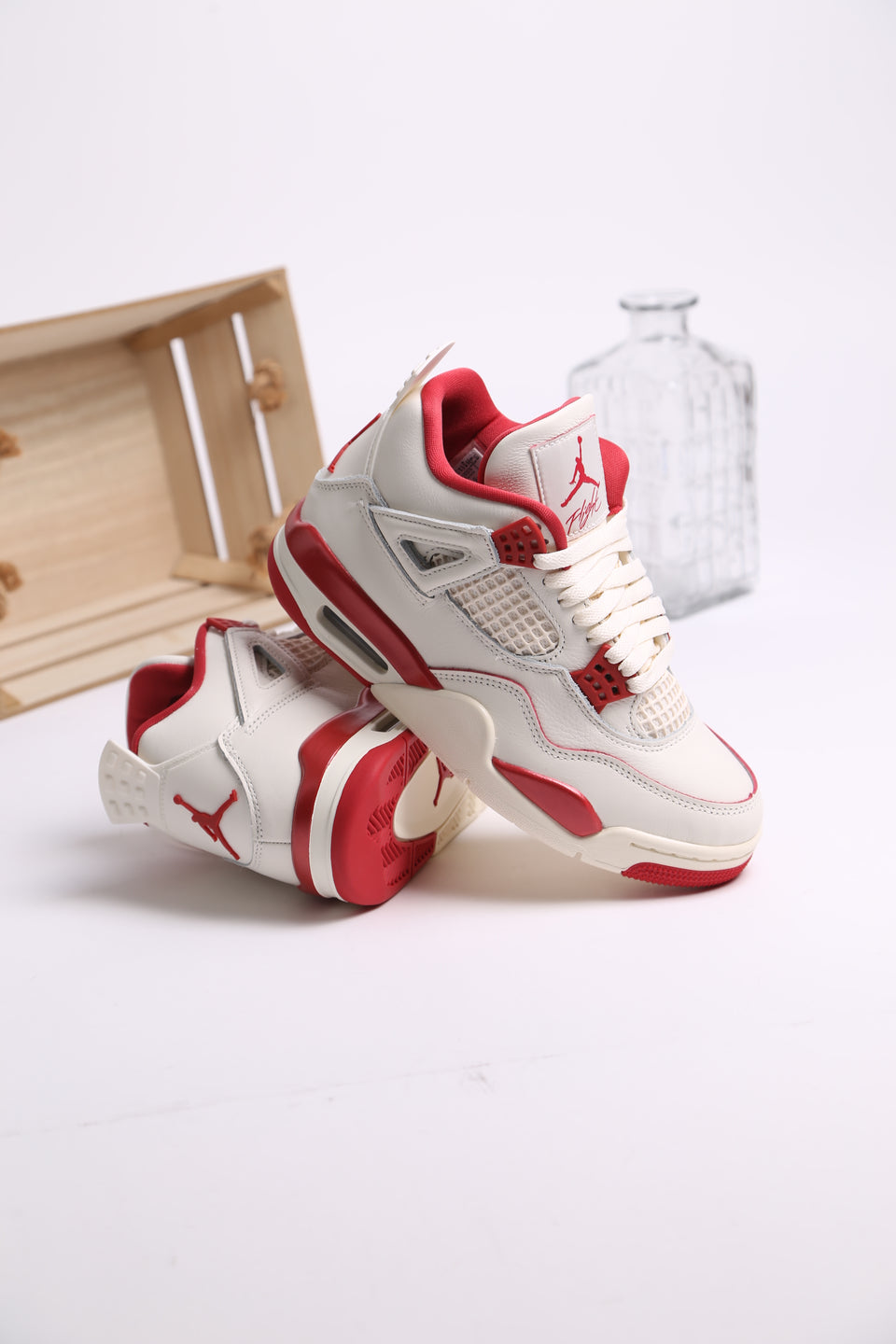 Air Jordan 4 Retro Wmns - Valentine 🚨 Disponible le 7 Fevrier 🚨