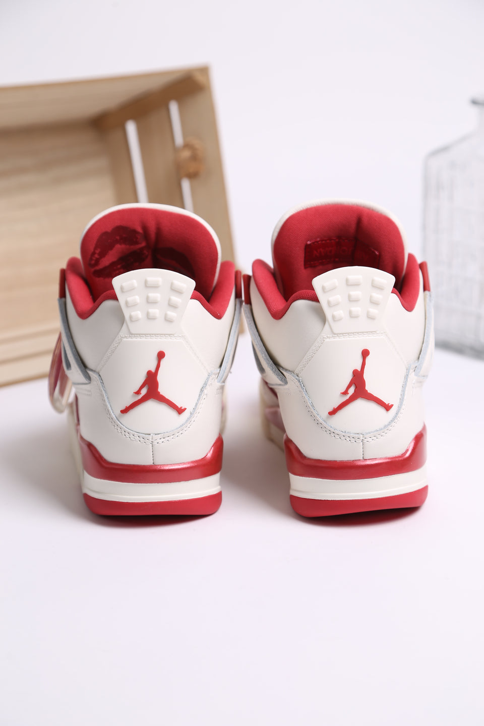 Air Jordan 4 Retro Wmns - Valentine 🚨 Disponible le 7 Fevrier 🚨
