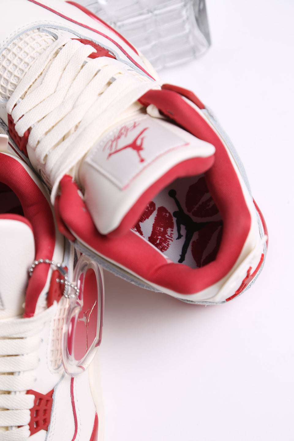 Air Jordan 4 Retro Wmns - Valentine 🚨 Disponible le 7 Fevrier 🚨