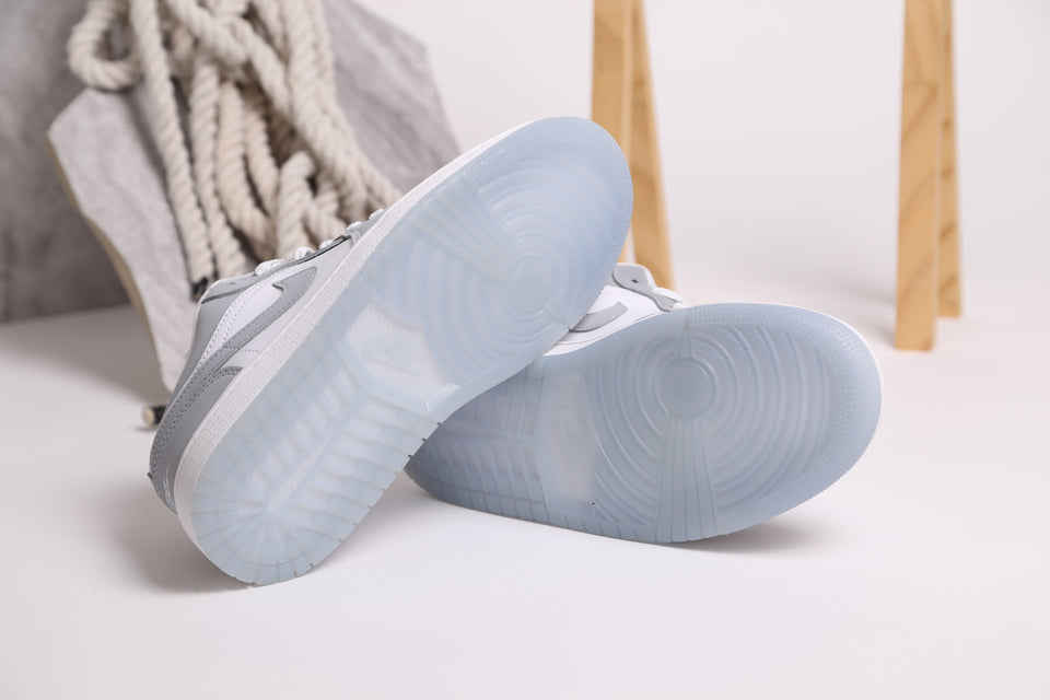 Air Jordan 1 Low Wmns - Wolf Grey