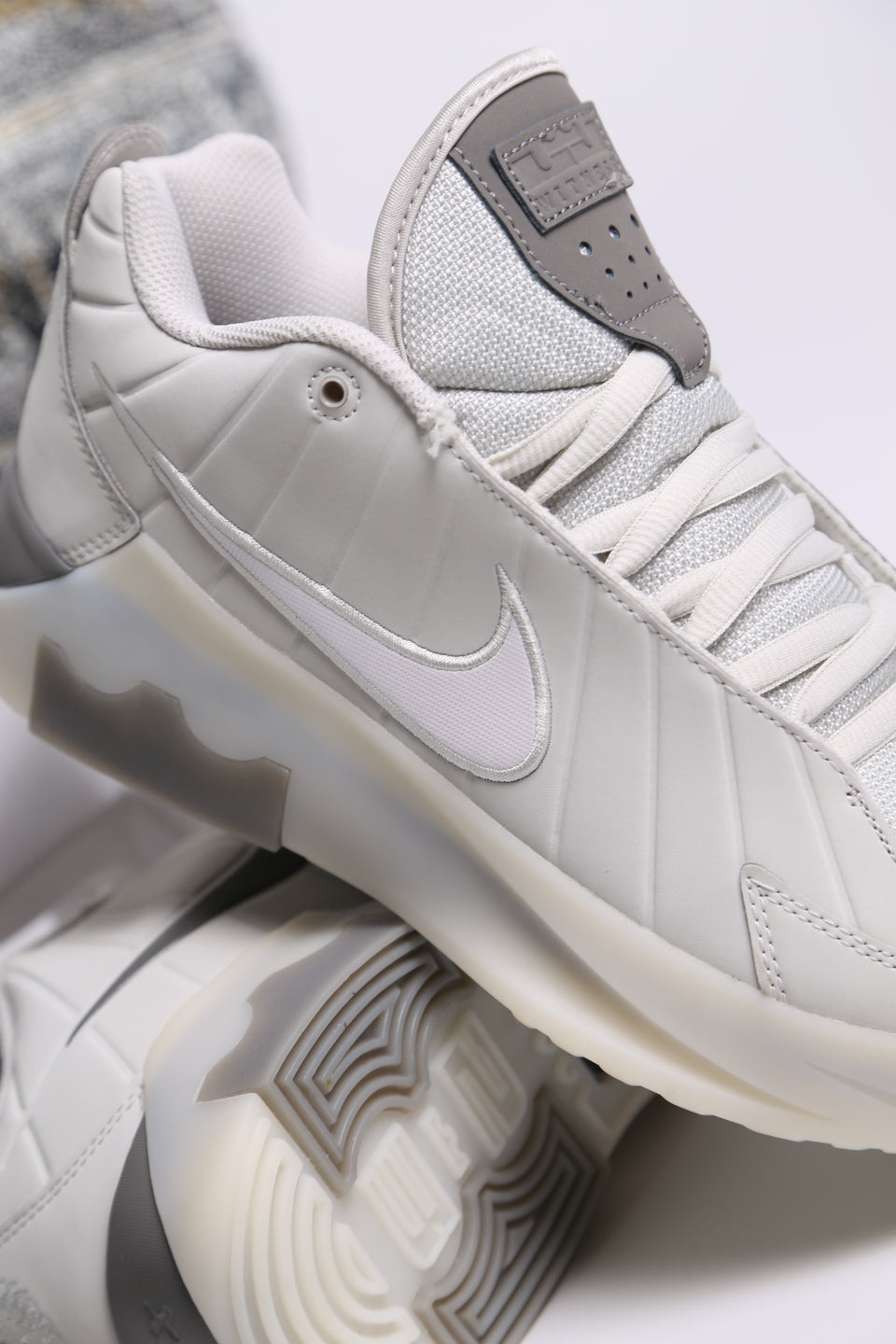 Lebron Witness IX - Light Bone Pale Ivory