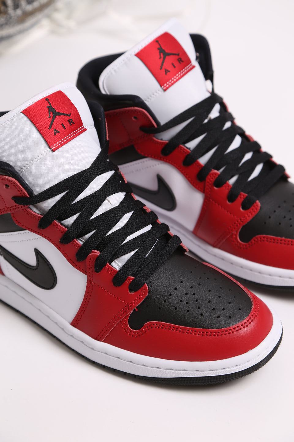 Air Jordan 1 Mid - Chicago Toe