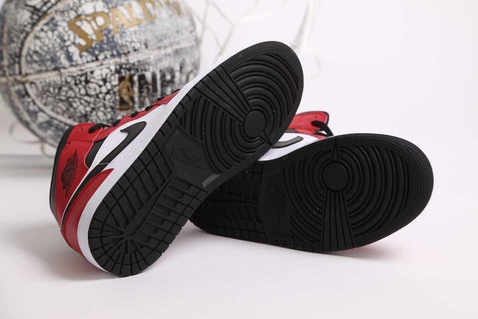 Air Jordan 1 Mid - Chicago Toe