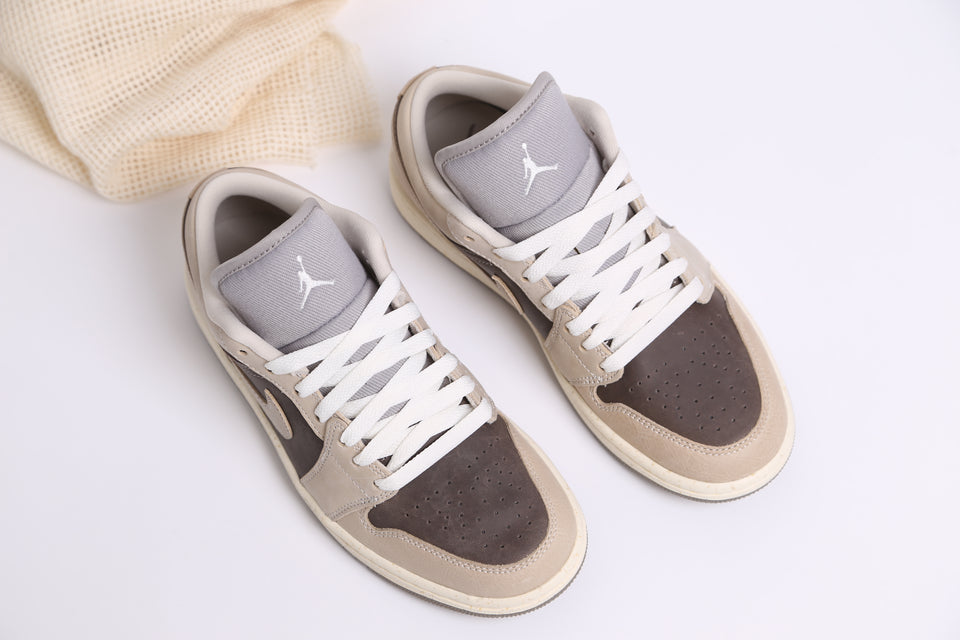 Air Jordan 1 Low Se Wmns - Enigma Stone Pale Ivory Hemp Oatmeal