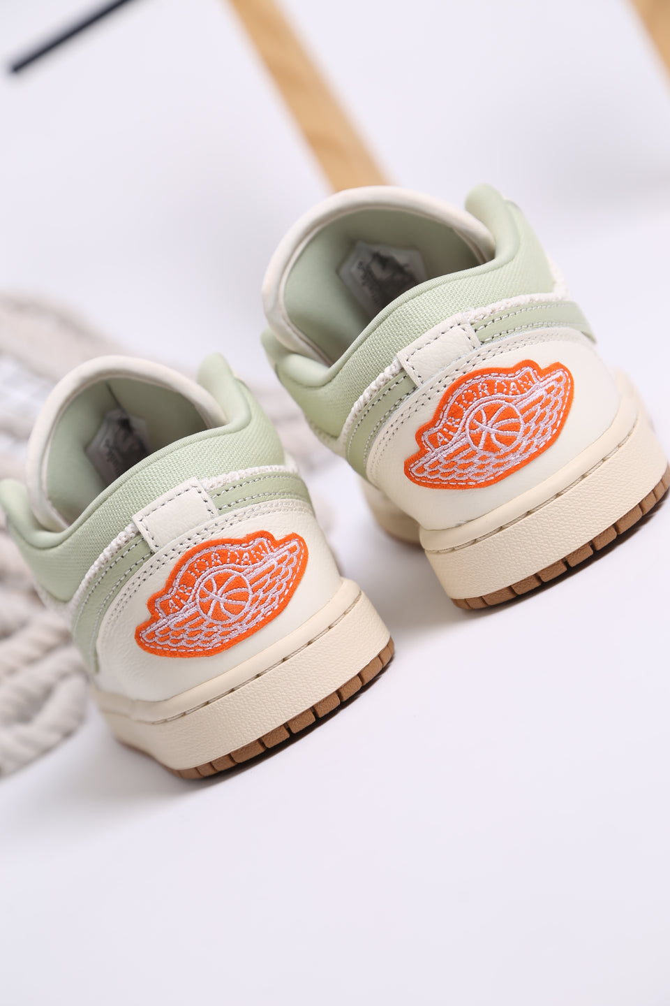 Air Jordan 1 Low SE WMNS - Olive Aura