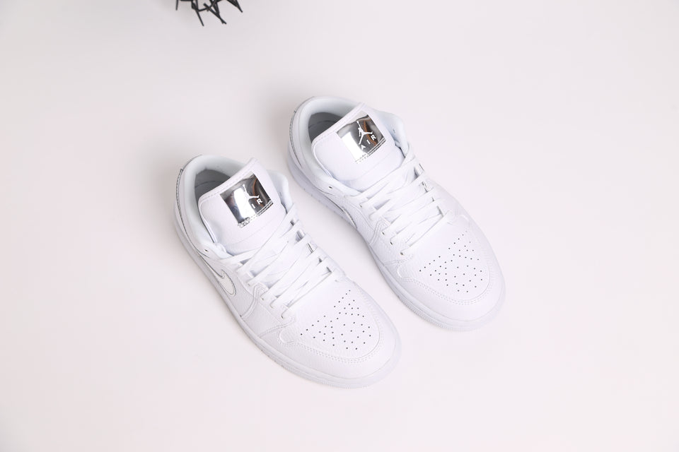 Air Jordan 1 Low SE WMNS - Metallic Silver