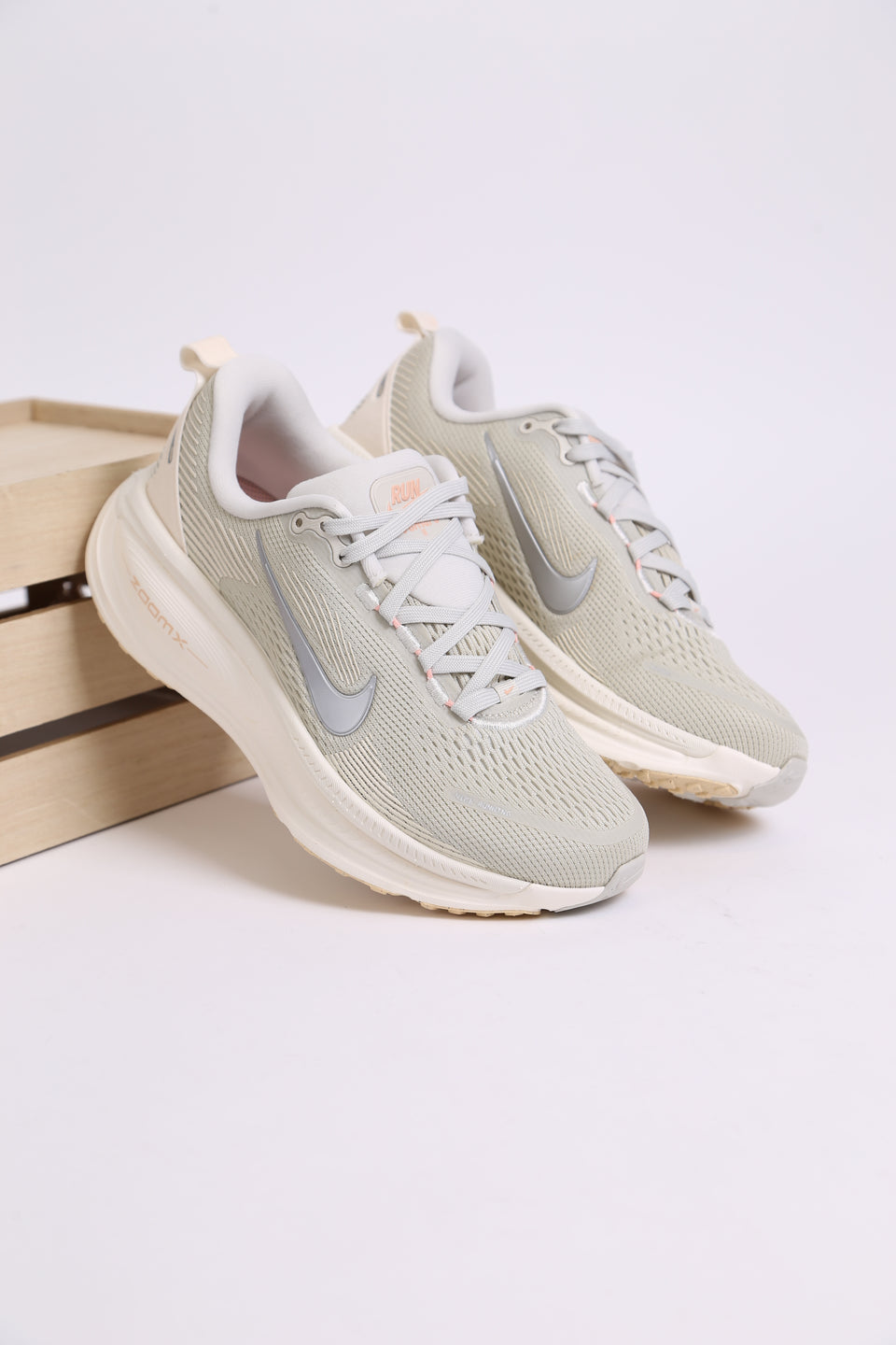 Nike Vomero 18 Wmns - Light Bone