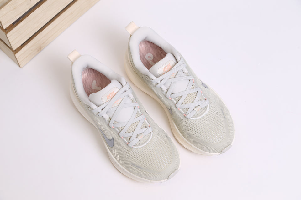 Nike Vomero 18 Wmns - Light Bone