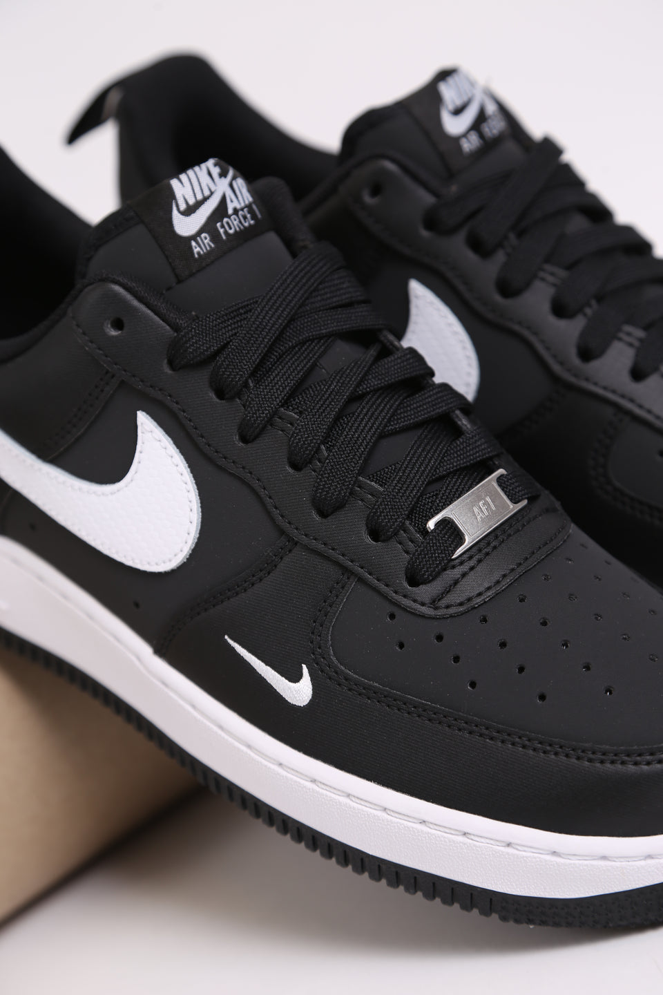 Nike Air Force 1 07’ Ess Tech - Carbon Fiber Swoosh Black